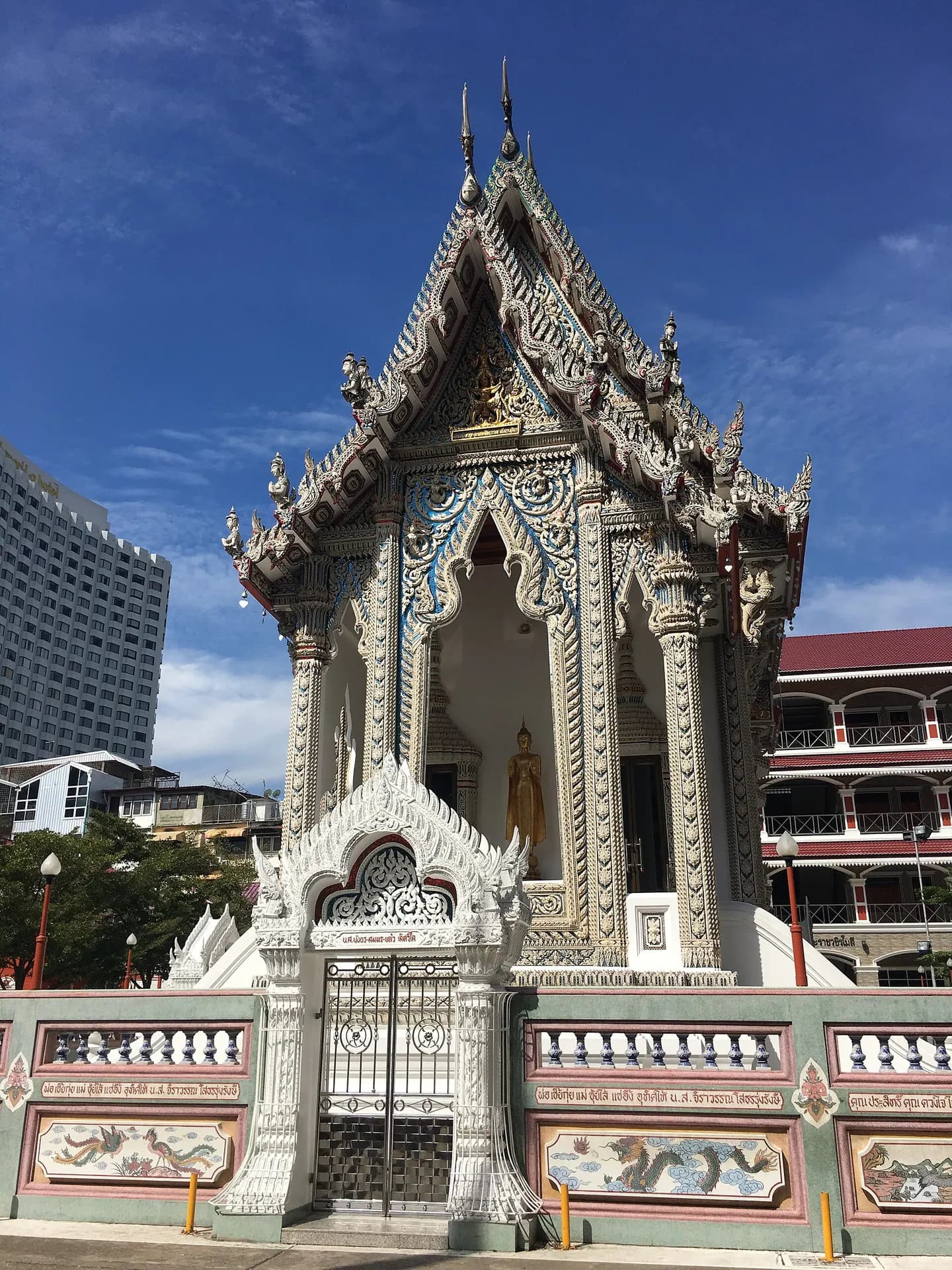 A white and gilded Thai shrine building at Wat Suan Phlu, Bangkok